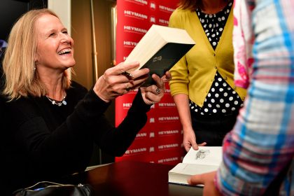 Cornelia Funke hört beim Schreiben zum Buch passende Musik