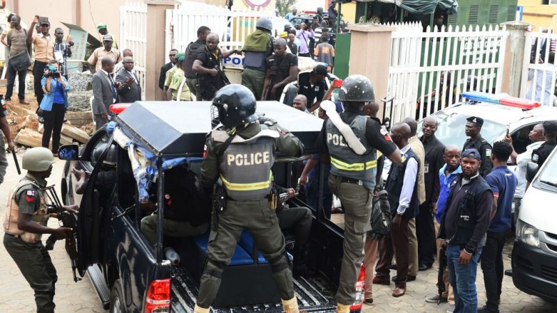 Nigerias Sicherheitskräfte töten 18 Menschen während Corona-Ausgangssperren