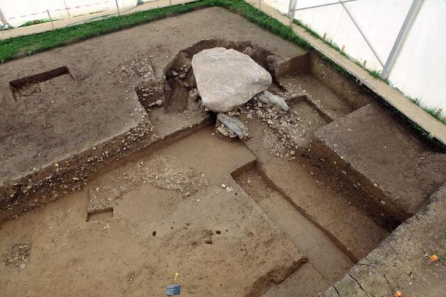 Ausgrabung an einem schweizer Fundplatz der Steinzeit