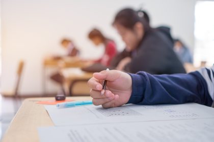 Lehrerverband sieht Millionen Schüler durch Corona-Krise abgehängt – DGB und GEW wollen auf Abschlussprüfungen verzichten
