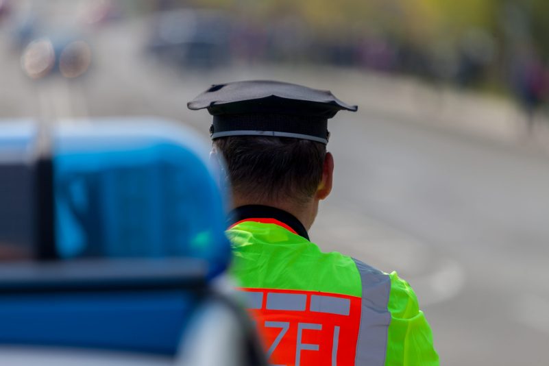 Rheinland-Pfalz: Betrunkener fährt in Menschengruppe – ein Toter