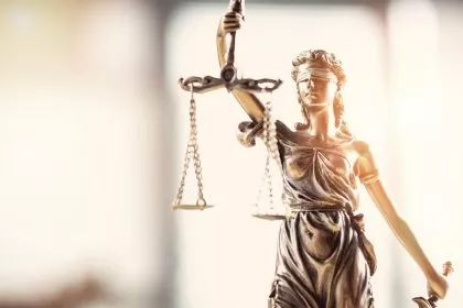 Anwältin will gegen Corona-Maßnahmen klagen – Hamburger Rechtsanwalt sieht darin „populistische Stimmungsmache“