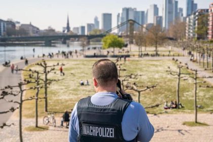 Regierung ruft zu Einhaltung der Kontaktverbote auf