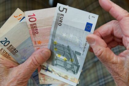 Wucherpreise, Altersvorsorge: Viele Bürger sorgen sich in Corona-Krise ums Geld