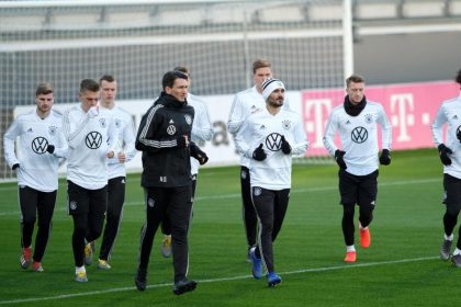 DFB-Coach Dietrich: Auf Fußballer wartet «hartes Programm»
