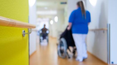 Pflegebeauftragter: Besuchsräume mit Infektionsschutz als Standard