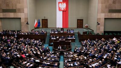 Polens Regierung wendet Bruch der Koalition ab – Morawiecki: „Wir haben eine stabile Regierung“