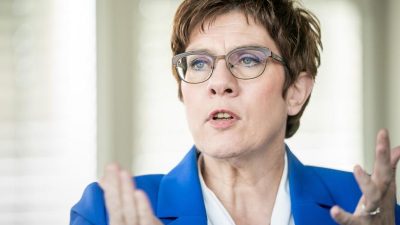 FDP-Wehrexpertin wirft Kramp-Karrenbauer Verfassungsbruch bei Kampfjet-Kauf vor