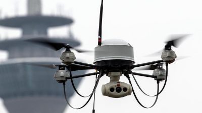 Pariser Polizei darf Demonstranten nicht mit Drohnen überwachen