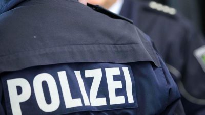 Polizei in Düsseldorf erschießt bewaffneten Angreifer (32)