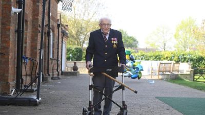 99-jähriger Brite sammelt Millionen-Spenden – jetzt soll er zum Ritter geschlagen werden