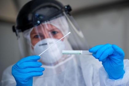 Koalition will zu Corona-Eindämmung Tests und Meldepflichten massiv ausweiten