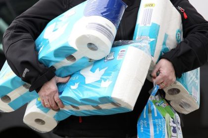 Panikkäufe in Melbourne: Nach neuen Corona-Fällen Verkauf von Toilettenpapier wieder rationiert