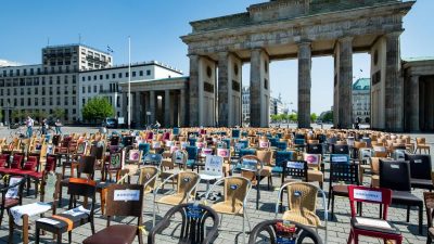 Deutsche Gastronomen weisen mit Leere Stühle-Aktion auf prekäre Lage hin