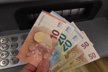 Direktbank ING: In der Krise legen Deutsche “noch mehr Bargeld unter das Kopfkissen”