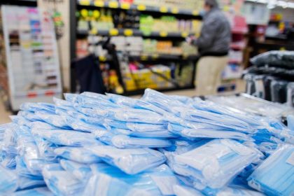 Aldi Süd bietet Schutzmasken “zum Selbstkostenpreis” – Lidl will nachziehen