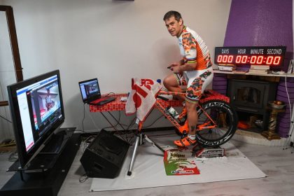 Franzose radelt zu Hause 8000 Kilometer für Corona-Spendenaktion