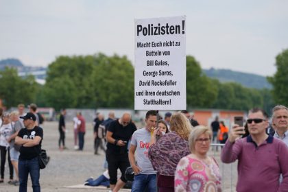 Angriffe auf Polizisten bei Corona-Protest in Cottbus