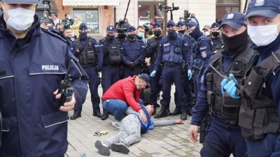 Polizei löst Proteste gegen Regierung in Warschau gewaltsam auf