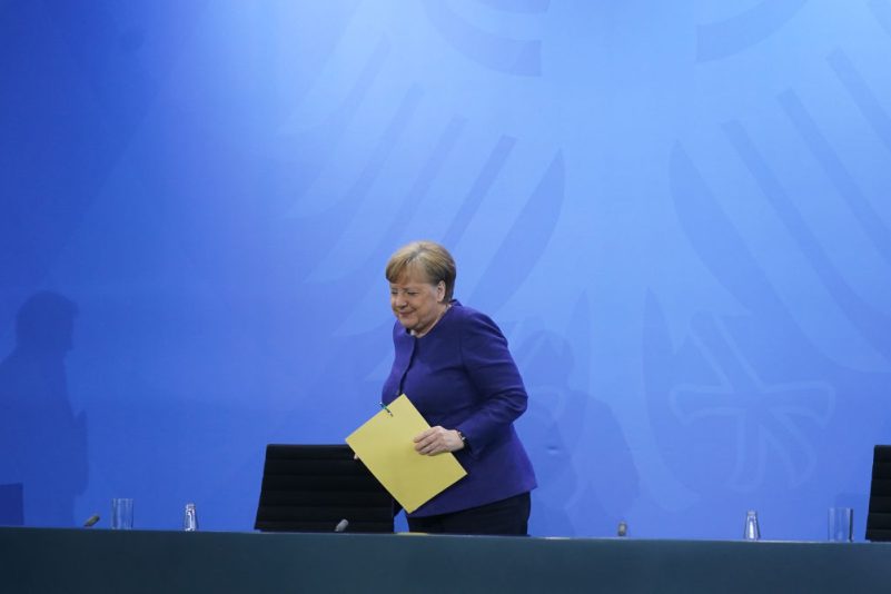 Für Corona-Impfstoff fehlen 8 Milliarden Euro – Merkel, Macron und Conte unterstützen EU-Spendenaufruf