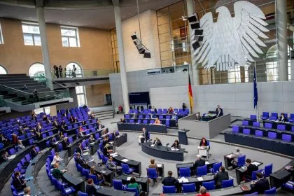 Bundestag setzt automatische Diätenerhöhung aus – Parlamentarier erhalten dennoch über 10.000 Euro im Monat