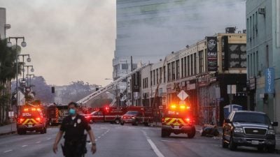 Elf Feuerwehrleute bei Kampf gegen Brand in Los Angeles verletzt