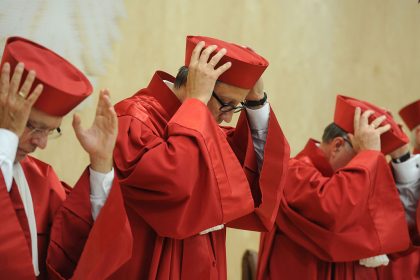 Ex-Verfassungsrichter warnt vor weiteren Grundrechtseinschränkungen durch Corona-Maßnahmen
