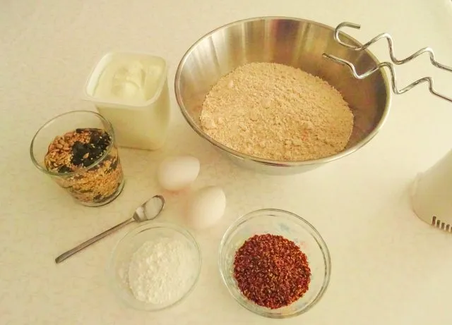Die Zutaten für das Dinkel-Körnerbrot.