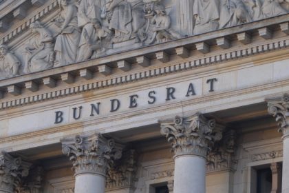 Bundesrat: Abstimmung über Lohnersatz für Eltern und Steuererleichterungen
