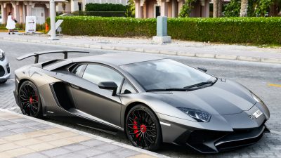Polizei stoppt Fünfjährigen auf Autobahn auf dem Weg zum Lamborghini-Kauf