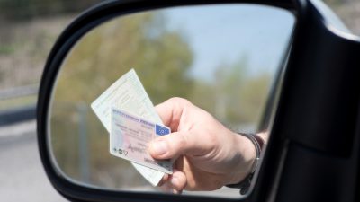 Bundesweit gaben fast 36.000 Menschen 2019 freiwillig Führerschein ab