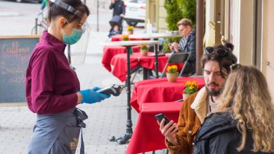 Knapp 90 Prozent der Deutschen wollen zu Weihnachten auf Restaurantbesuch verzichten