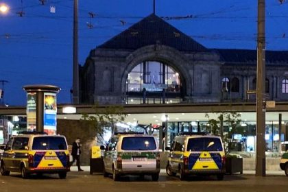 28-Jähriger greift in Nürnberg Polizisten mit abgebrochener Glasflasche an