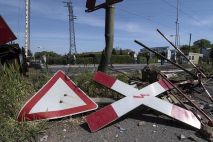 Offene Bahnschranke: 16-Jährige in Frankfurt-Nied tödlich von Zug erfasst