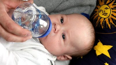 Zucker soll in Baby- und Kindertees künftig verboten sein