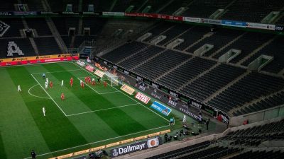Auf Behörden angewiesen: Fußball zittert Re-Start entgegen