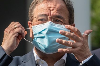 Laschet will Quarantäne-Maßnahmen für Rückkehrer lockern