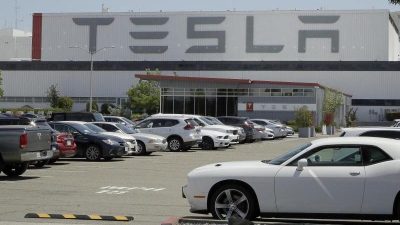 Tesla-Werk soll erst kommende Woche loslegen – Musk nennt Ausgehbeschränkungen „faschistisch“