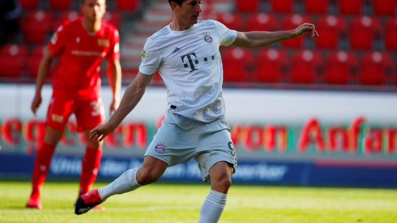 Bayern meistern erste Geister-Prüfung – Lewandowski trifft