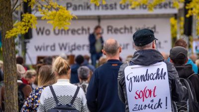 Tausende Menschen in Deutschland demonstrierten am Montag weiter gegen Corona-Maßnahmen