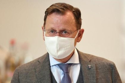 „Querdenken“-Demoflyer und Kerze vor Ramelows Wohnhaus – Die Hintergründe