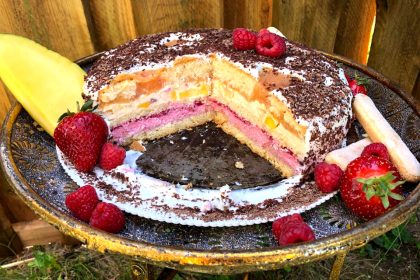 Das perfekte Geschenk: Eine sommerliche Mango-Pfirsich-Himbeer-Torte