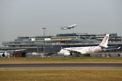 Corona-Krise: Pariser Flughafen Orly öffnet – Proteste von Extinction Rebellion