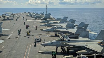 Spannungen im Südchinesischen Meer steigen: USA patrouillieren mit drei Flugzeugträgern