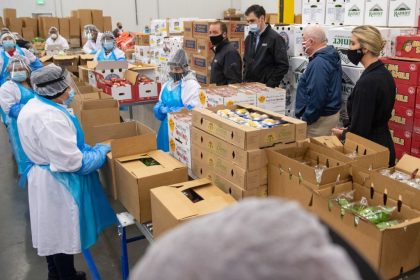 Farmers to Families: US-Regierung will bis Ende Juni 40 Millionen Lebensmittelboxen ausliefern