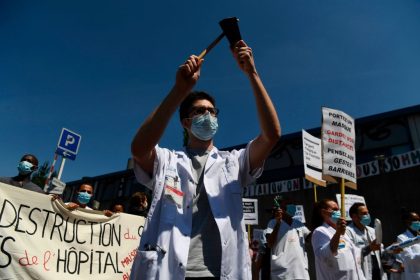 „Gestern noch Helden – heute vergessen“: Tausende protestieren gegen Finanznot an Frankreichs Kliniken