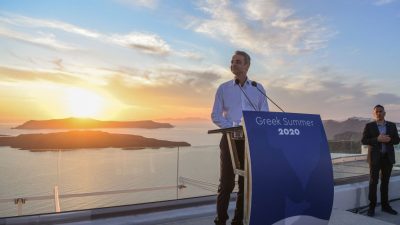 Mitsotakis läutet Urlaubssaison ein: „Der griechische Tourismus ist zurück“