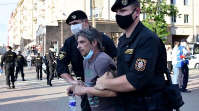Polizei in Belarus meldet 700 Festnahmen bei Protesten am Mittwoch