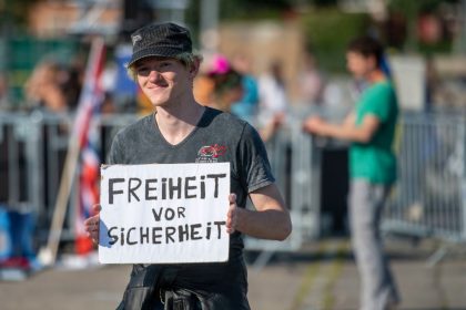Ulrike Guérot: Keiner spricht von vollständiger Rückführung der Corona-Maßnahmen