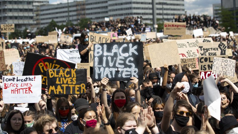 Berlin: 93 Festnahmen bei „Black Lives Matter“-Demo – Wasserwerfer-Einsatz in Hamburg